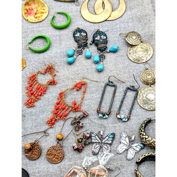 Lot of 29 Pair of Boho Vibe Earrings for Pierced Ears - Picture 9 of 10
